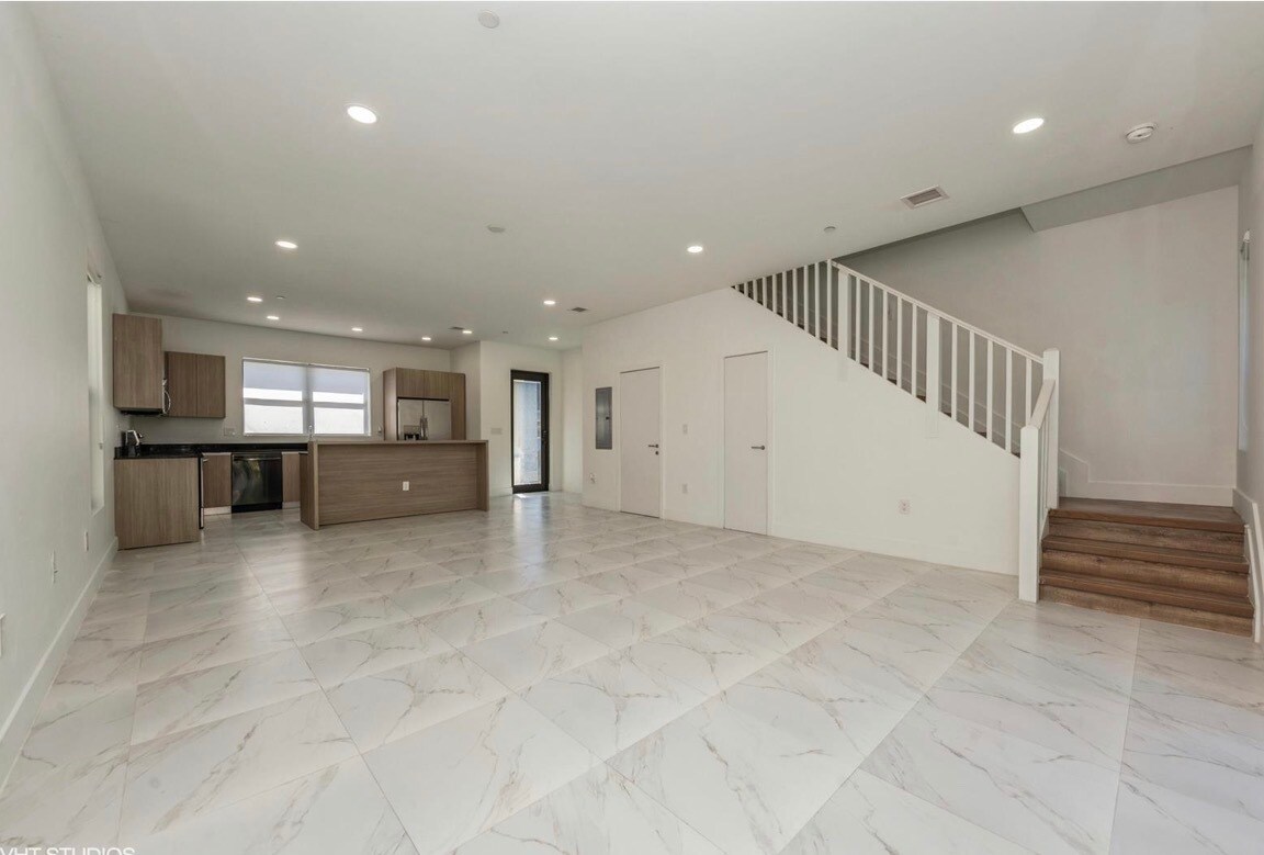 Building Photo - 6151 SW 36th Ct