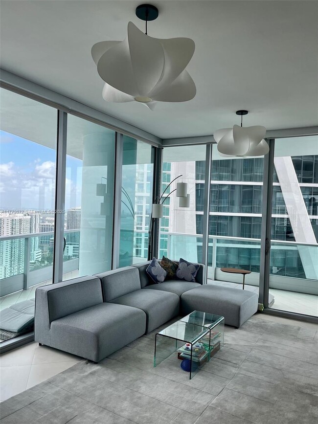 Building Photo - 900 Biscayne Blvd