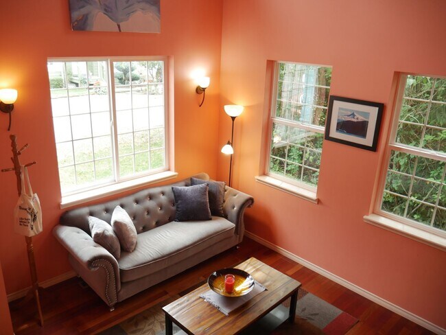 Building Photo - Beautiful, Fully Furnished, Maple Valley H...