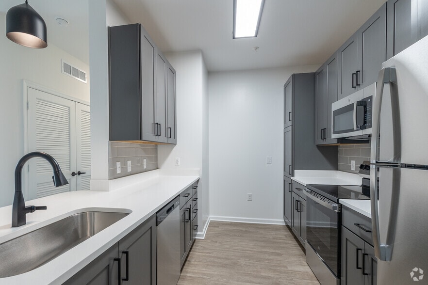 1BR, 1BA - 679SF - Kitchen - The Fitzgerald
