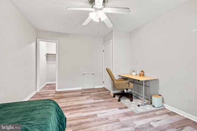 Building Photo - 3814 Lyndhurst Dr