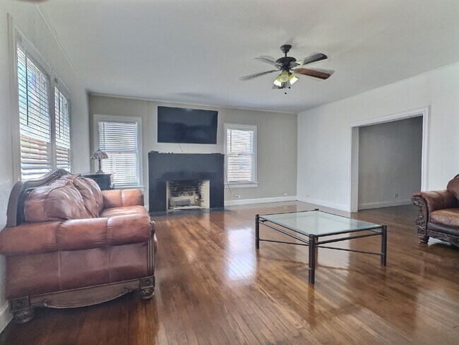Building Photo - ***Special, Half Off First Months Rent wit...