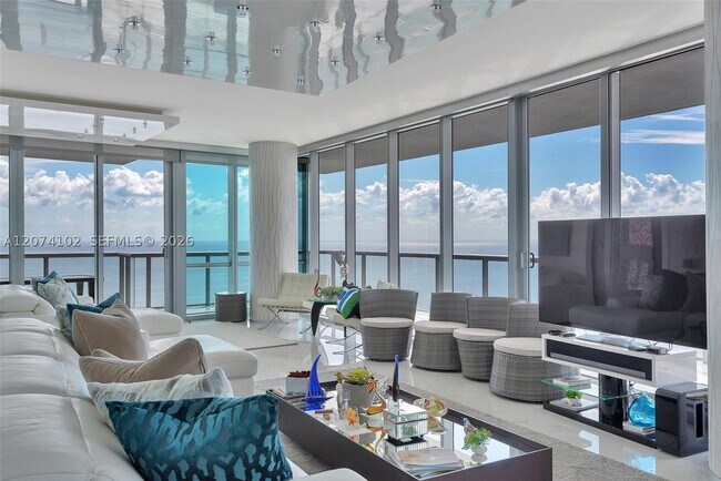 Building Photo - 17121 Collins Ave