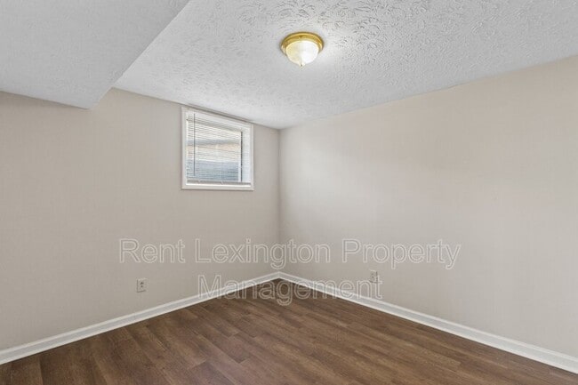 Building Photo - 3395 Montavesta Rd