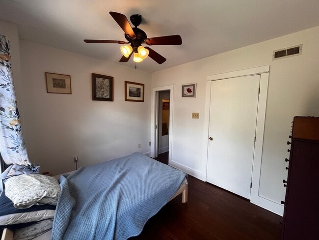 Building Photo - Bright and spacious one bedroom unit in a ...