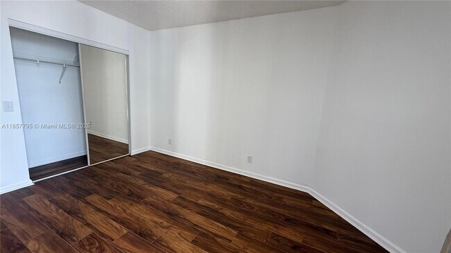 Building Photo - 3610 Yacht Club Dr