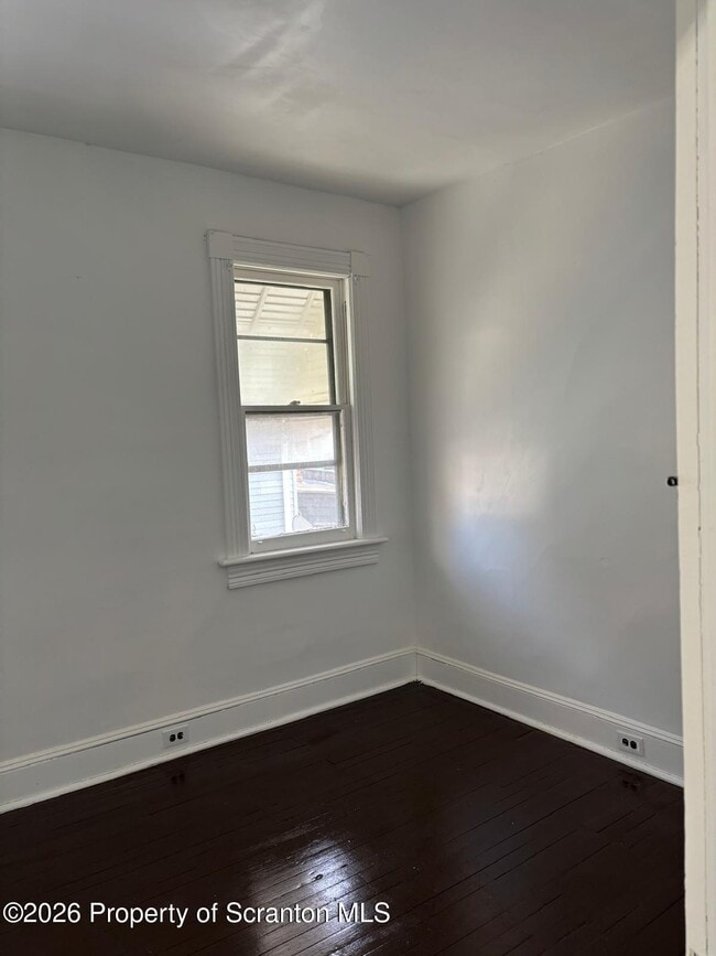 Building Photo - 719 Hemlock St