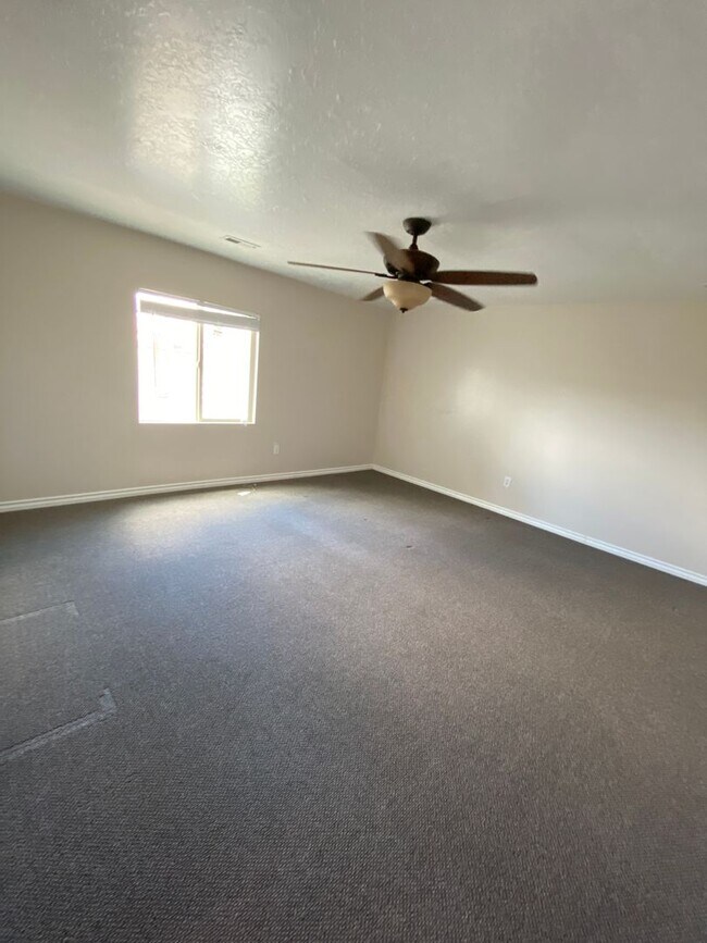 Building Photo - 1235 S 1950 W