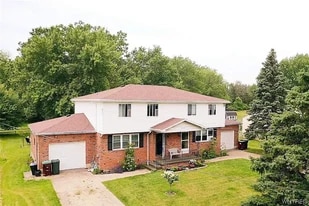 Building Photo - 19 Bielak Rd
