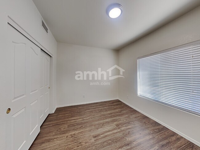 Building Photo - 13381 W Wilshire Dr