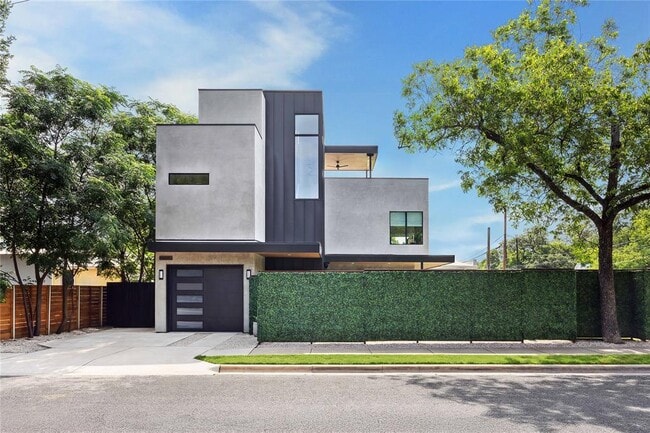 Primary Photo - 1304 Comal St
