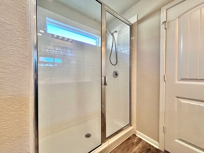 Building Photo - Move-In Ready 4-Bed, 2-Bath Home in Prime Fairhaven Location!