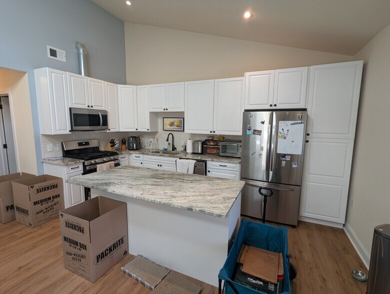 Kitchen - 225 W Pastorius St