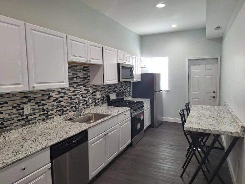 Building Photo - 577 Laurens St