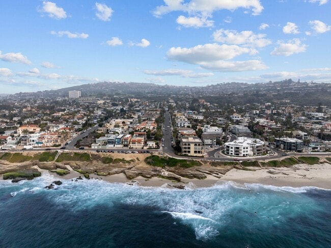 Building Photo - 344 Bonair St