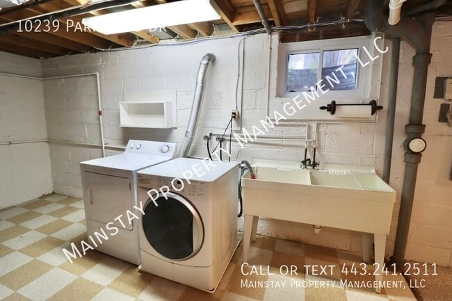 Building Photo - 10239 Parkwood Dr