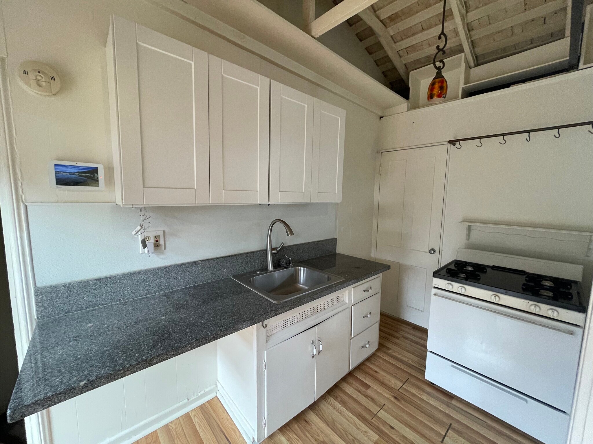 Building Photo - 3554 Colonial Ave