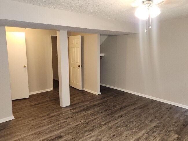 Building Photo - Fantastic Condo at Lexington Village!