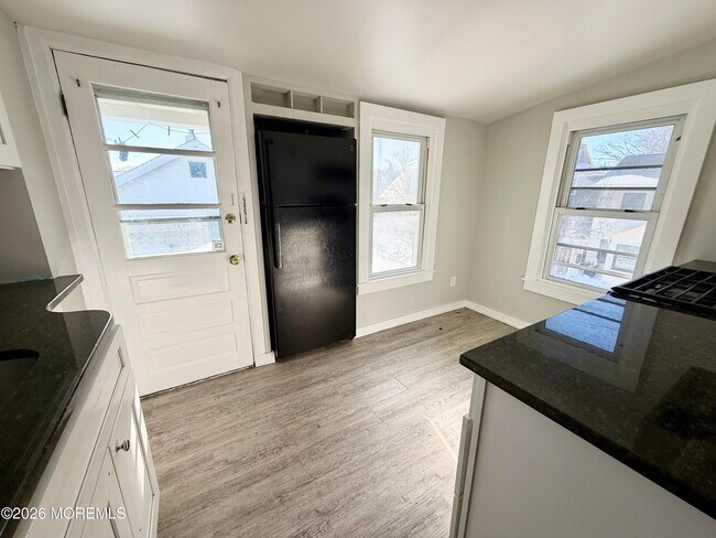 Building Photo - 138 Broadway