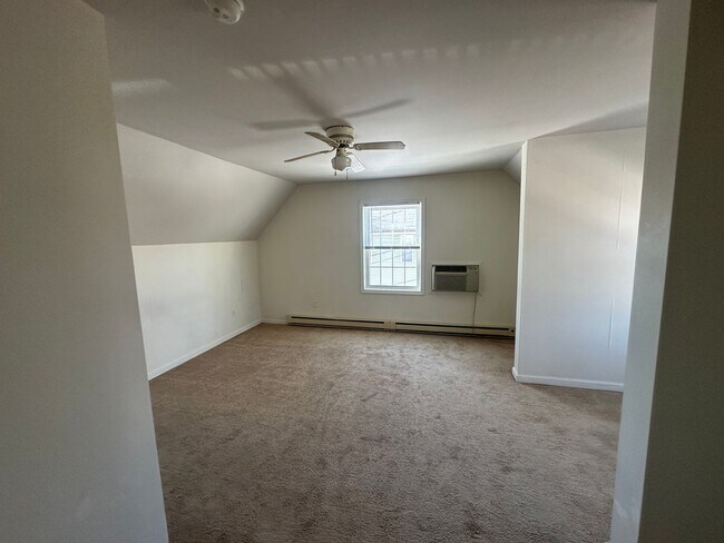 Building Photo - Spacious Three Bedroom Home with Central Air