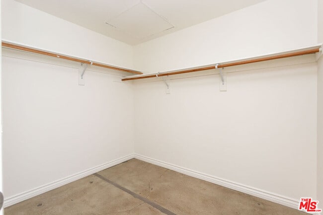 Building Photo - 711 S Olive St