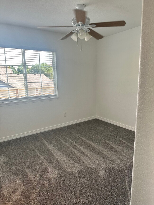 Building Photo - "Charming 2-Bed Townhouse Retreat with 2.5 Baths in Lochbuie – Spacious 1312 Sq. Ft. Living!"