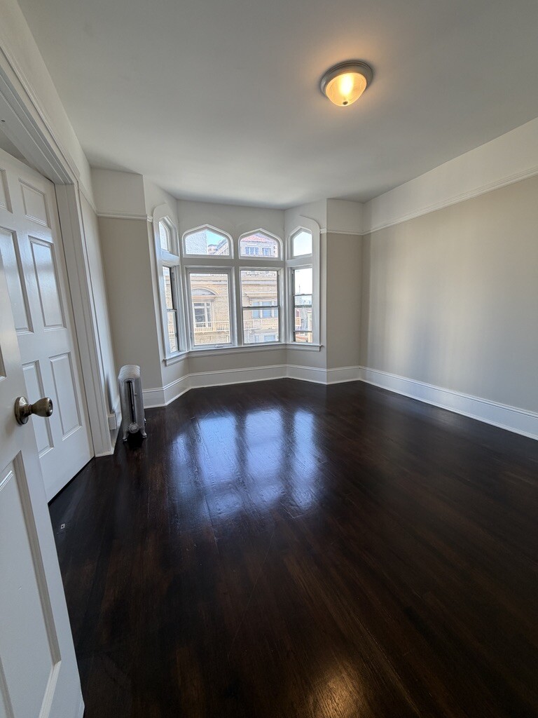 2nd room - each room has steam heater - 700 Mason St