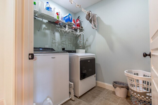 Building Photo - Beautiful 3 Bed/2.5 Bath Home with garage in Jonesborough