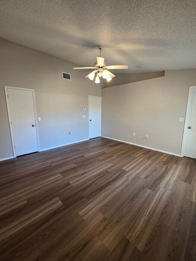 Building Photo - 3543 Diamond Terrace