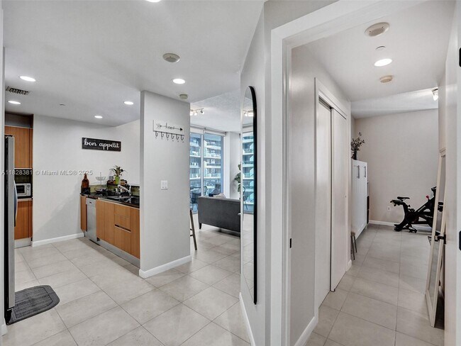 Building Photo - 1050 Brickell Ave