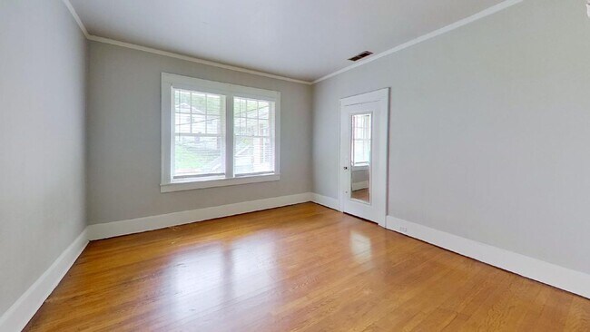 Interior Photo - The Apollo