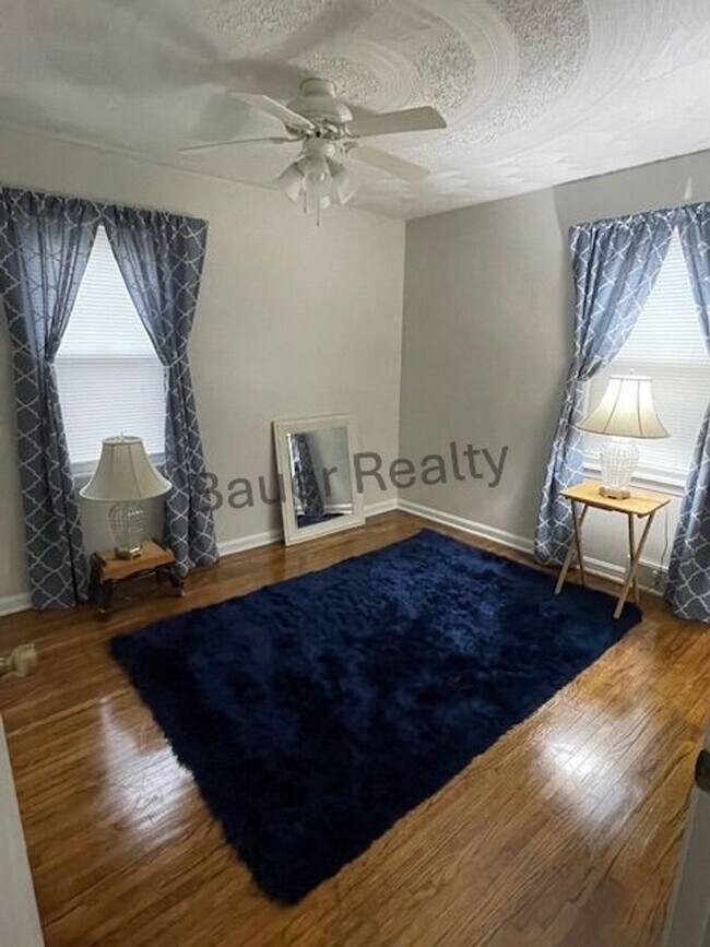 Building Photo - Immaculate Three Bedroom Home