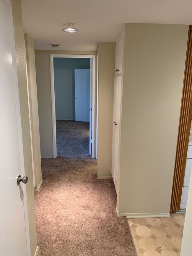 Building Photo - GREAT & SPACIOUS 2BD 2BA FOR LEASE!