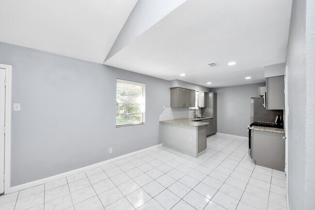 Building Photo - 6031 Dellfern Dr