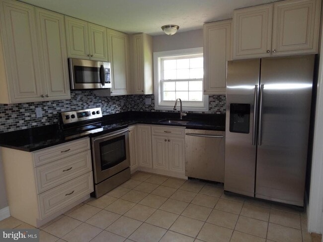 Building Photo - 2271 Dairy Farm Rd