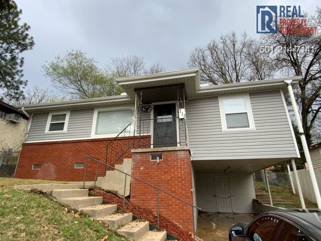 Building Photo - 711 W 54th St