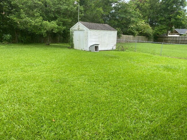 Building Photo - 111 Greenwood Dr