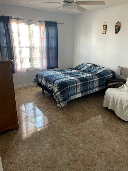 Building Photo - 308 Oak Track Ln