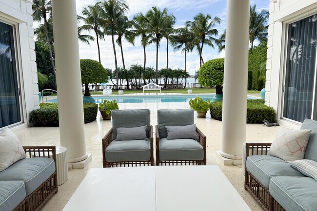 Building Photo - 1494 N Lake Wy