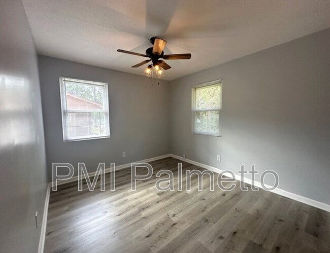 Building Photo - 216 Saddlefield Rd