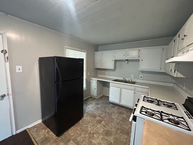 Building Photo - Central Waco Home
