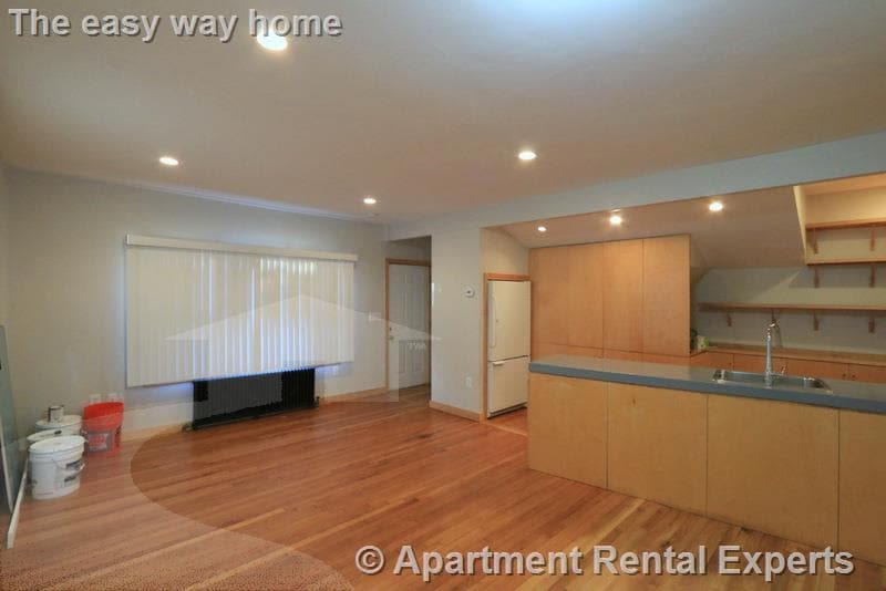 Building Photo - 132 Columbia St