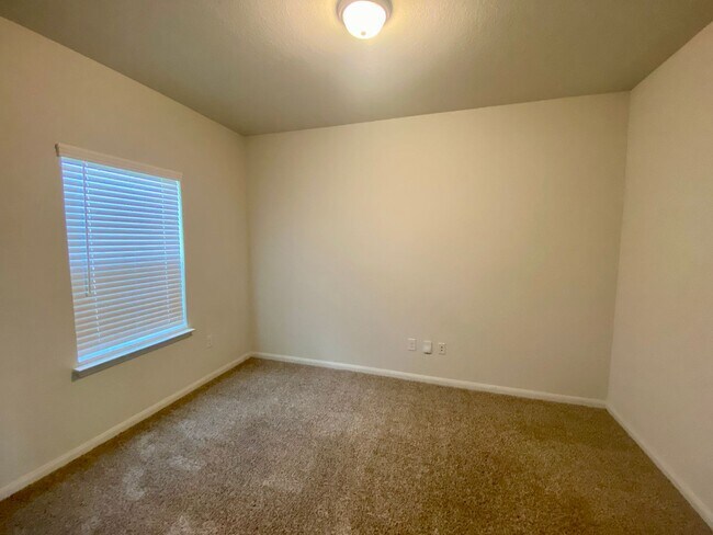 Building Photo - ASK ABOUT DECEMBER HOUSING SPECIAL - Spaci...