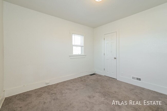 Building Photo - 4424 W Alameda Ave