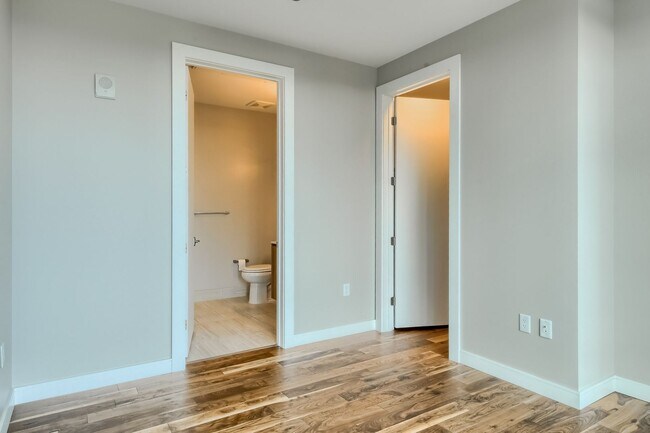Building Photo - Two Bedroom Penthouse in Denver