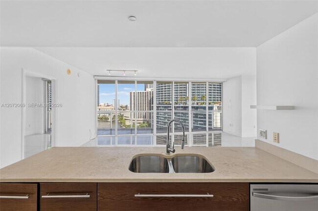 Building Photo - 465 Brickell Ave