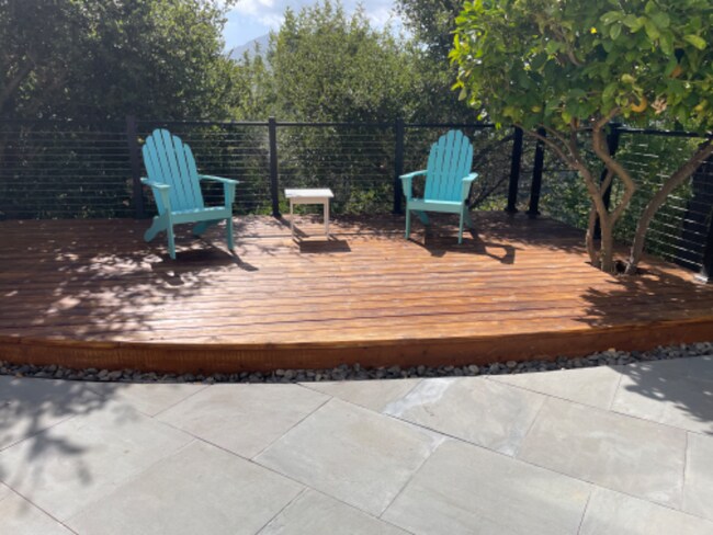 Building Photo - 201 Vía La Paz