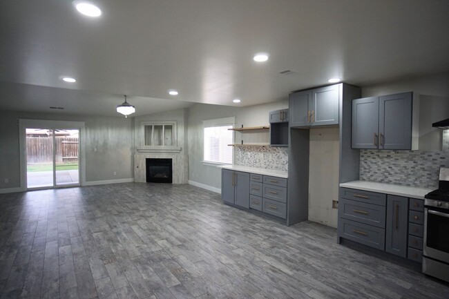 Building Photo - Darling Home in Campus Park Area!