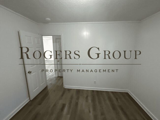 Building Photo - #450 - 807-809 Hughes St Duplex