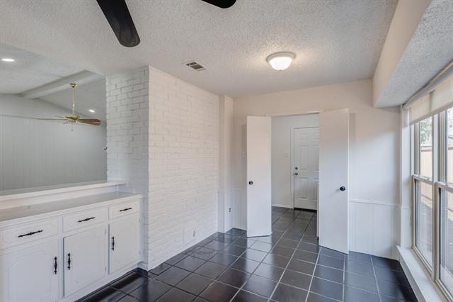 Building Photo - 2121 Poppy Ln